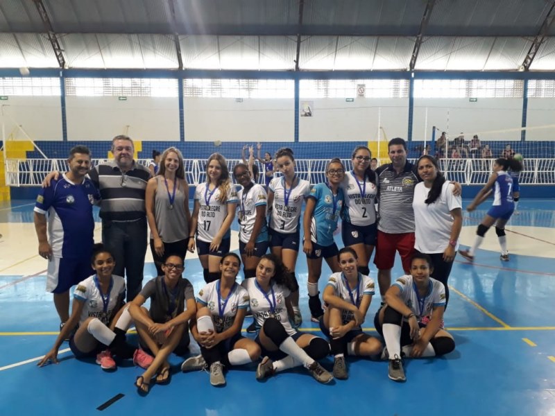 Vista Alegre avança uma posição na Copa Regional de vôlei feminino sub-15.