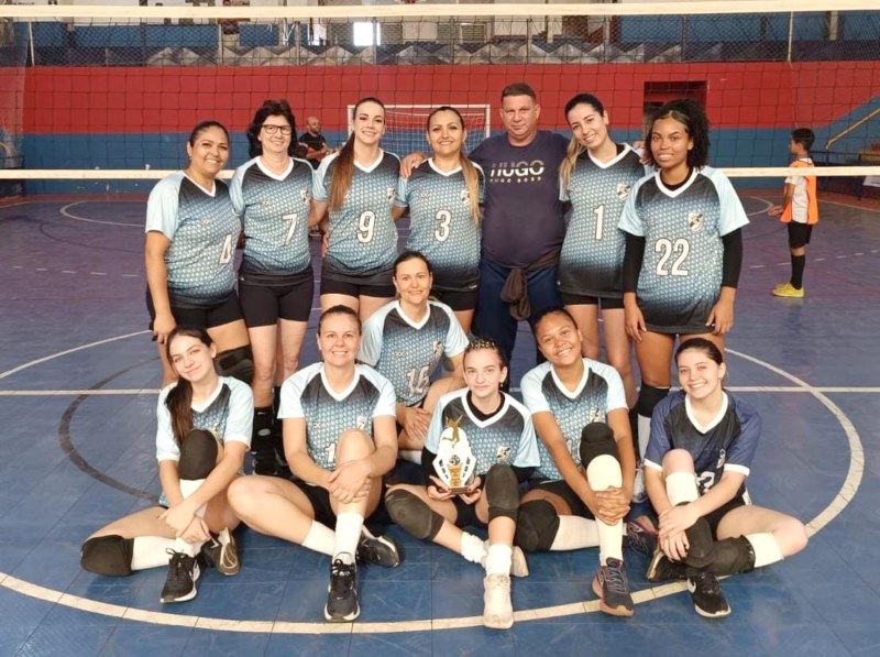 Vista Alegre nas finais do feminino e masculino do Campeonato de Vôlei.