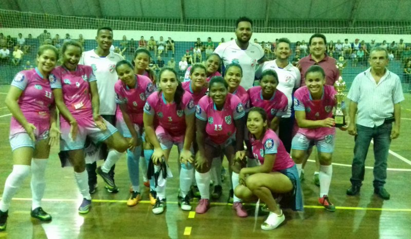 Futsal feminino é vice-campeão de torneio regional.
