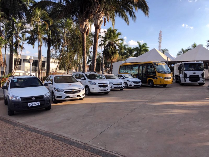 Prefeitura de Vista Alegre adquire novos veículos.