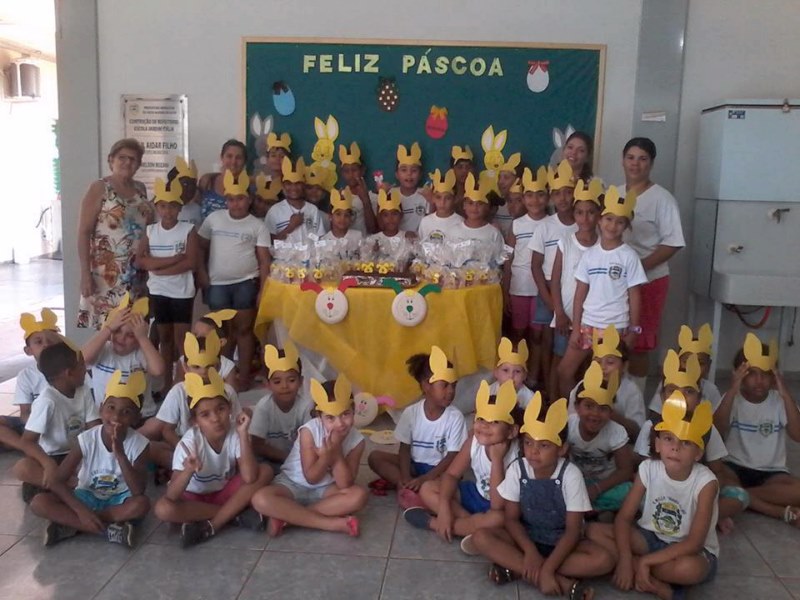 Páscoa leva alegria para crianças das escolas infantis e creche em Vista Alegre.