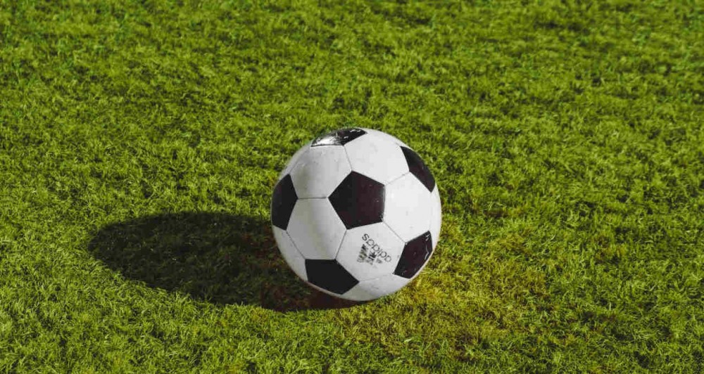 Campeonato de futebol chega a penúltima rodada com dois classificados e três times na disputa por outras duas vagas.