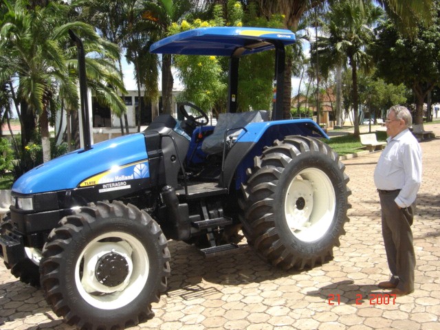 Novo Trator Chega em Vista Alegre do Alto.