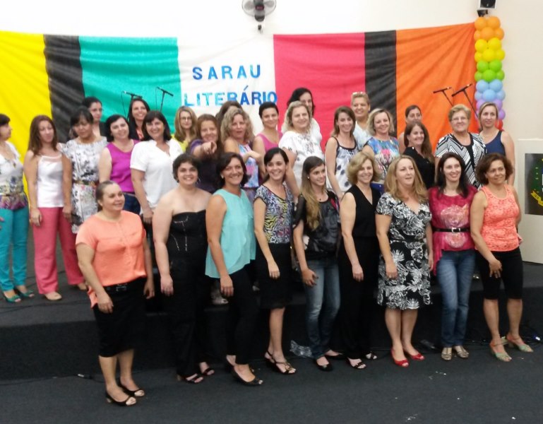 Sarau de encerramento dos projetos do ano de 2014 da E.M.E.I.E.F. “Irineu Julião.”