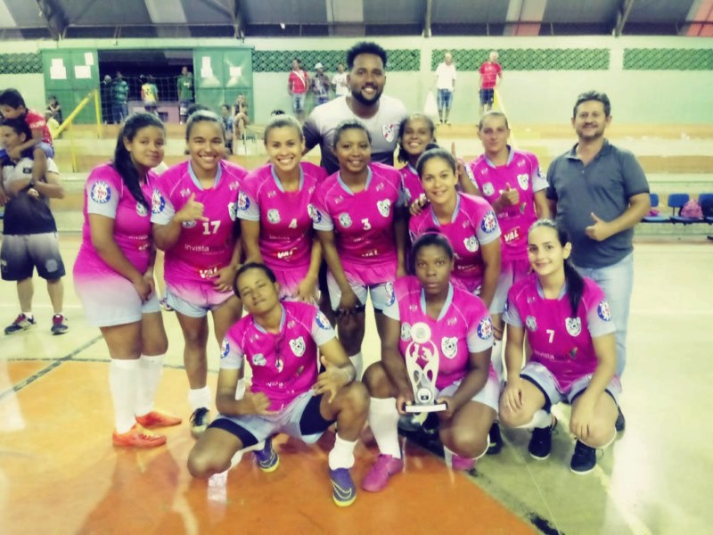 Futsal feminino é vice-campeão de torneio regional.
