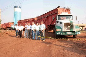 Prefeito Entrega Desvio para Caminhões de Cana.