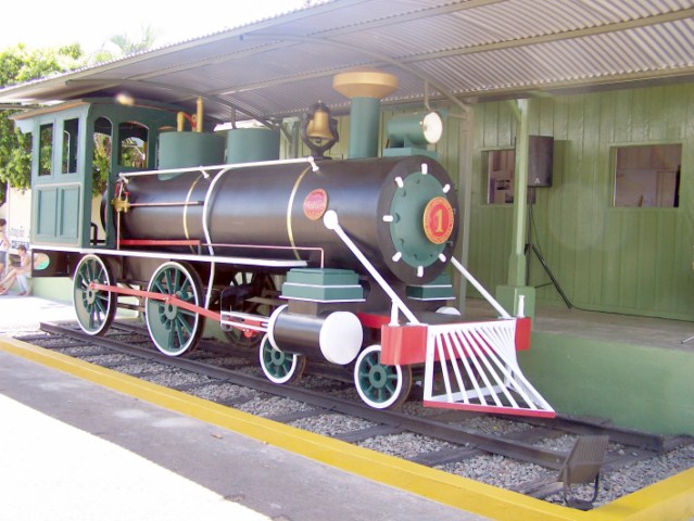 Prefeitura inaugura restauração da estação ferroviária no aniversário da cidade.
