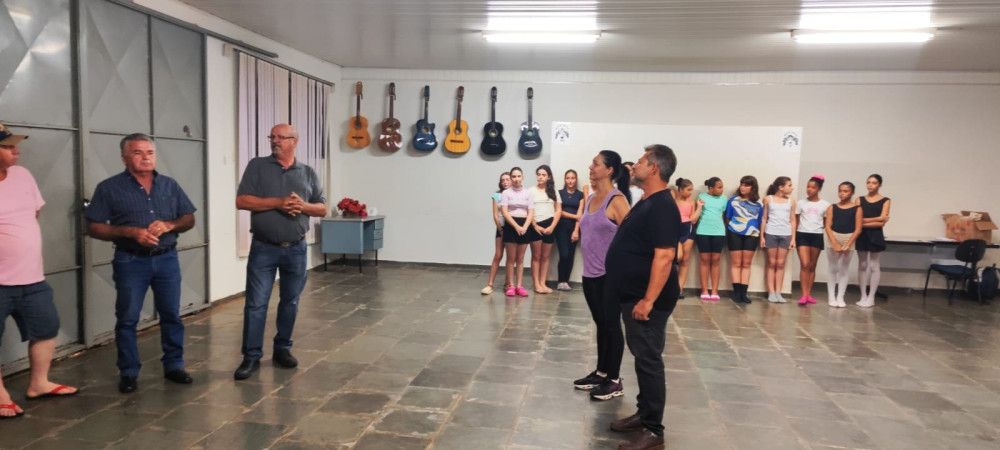 Vista Alegre do Alto realiza entrega de figurinos para Ballet Clássico e Jazz.