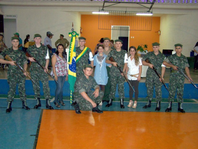 Jovens são dispensados do Serviço Militar.