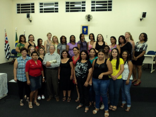 Prefeitura e Cras encerram curso de manicure em Vista Alegre.