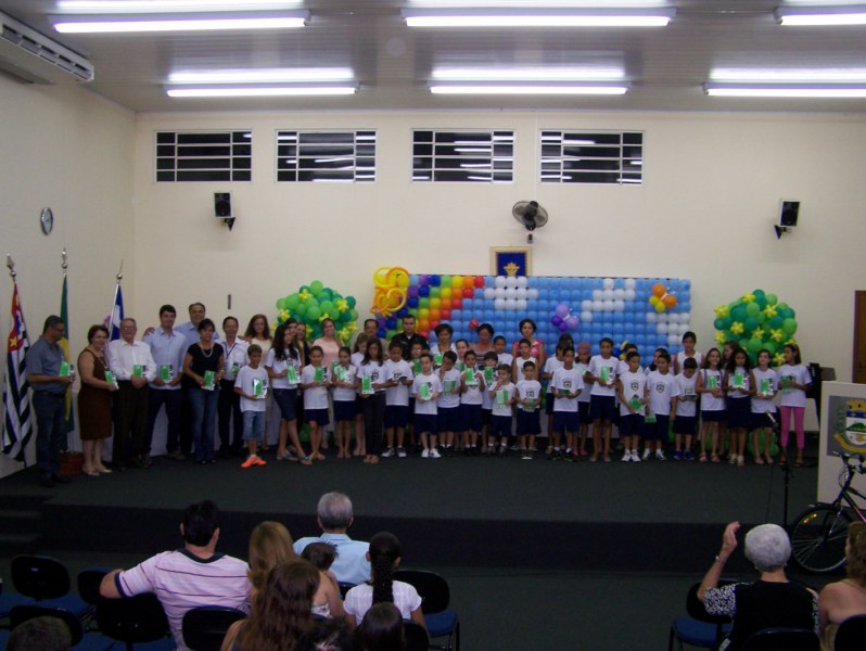 Escola municipal faz encerramento de projetos.