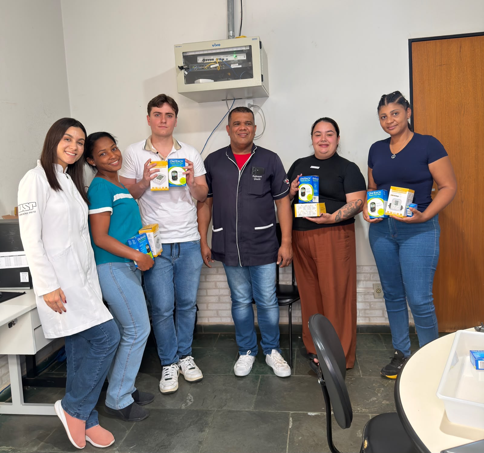 Capacitação dos Agentes Comunitários de Saúde (ACS) para o uso de equipamentos de aferição de pressão arterial, glicemia e oxigenação.