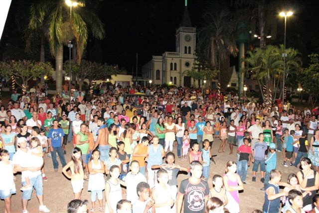 Prefeitura promove show na praça no final de ano