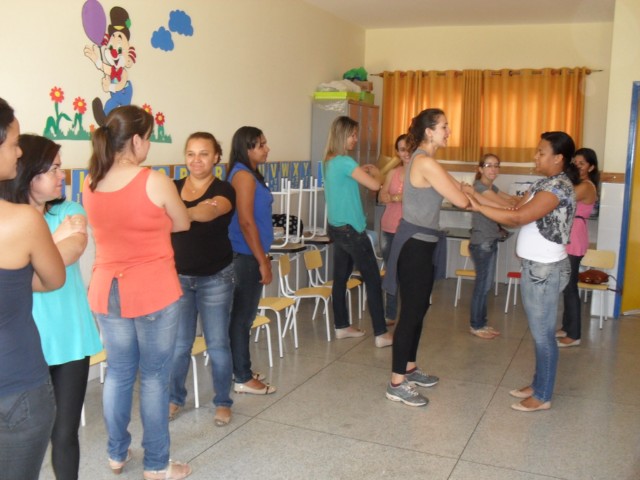 Vista Alegre do Alto inicia a oficina “Caminhos da Oralidade: Brincadeiras, Parlendas e Cantigas” para educadores.
