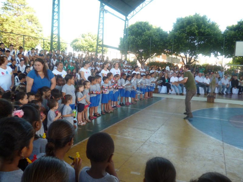 Crianças da Creche Coração de Jesus abrilhantam a 8ª edição do Prêmio Aurélio Nardini.