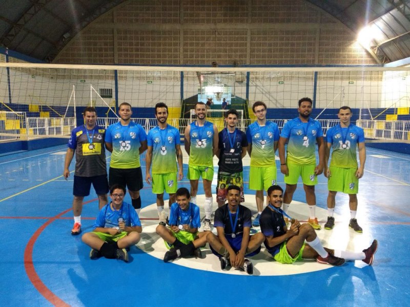 Vôlei masculino de Vista Alegre é campeão de triangular.