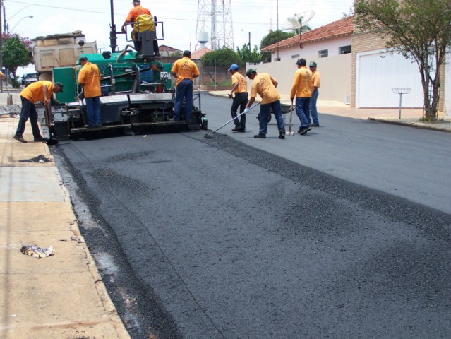 Prefeitura realiza obras de recapeamento.