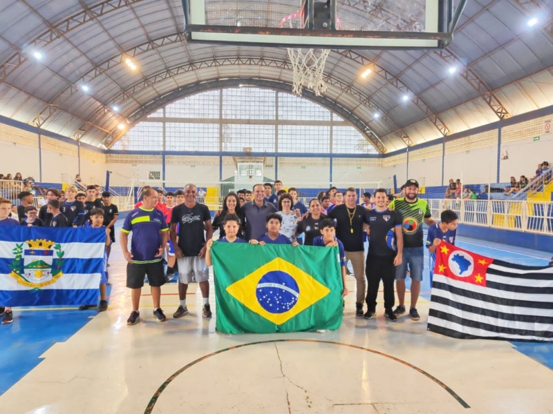 Vista Alegre promove campeonato de vôlei das categorias de base.