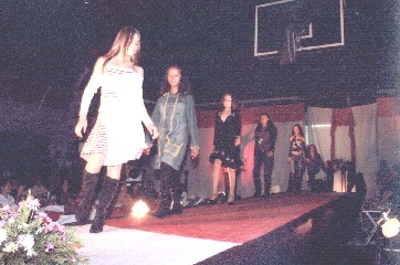 Desfile beneficente ajuda Associação “Cidadão Feliz”.