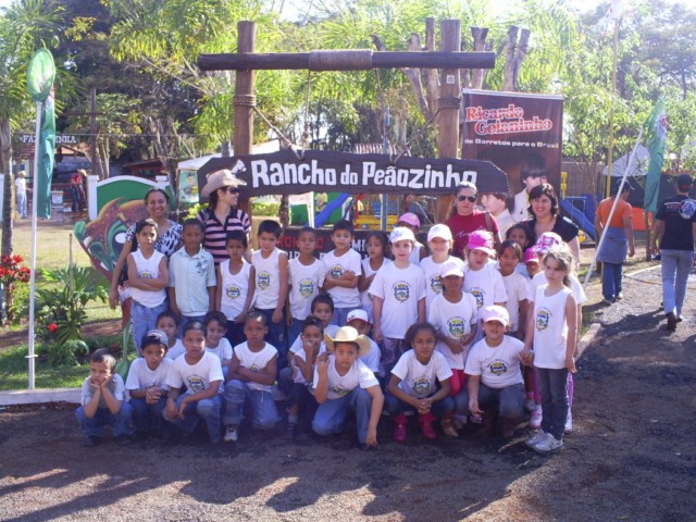 Alunos da Escola Municipal “Irineu Julião” marcam presença no Parque do Peãozinho em Barretos.