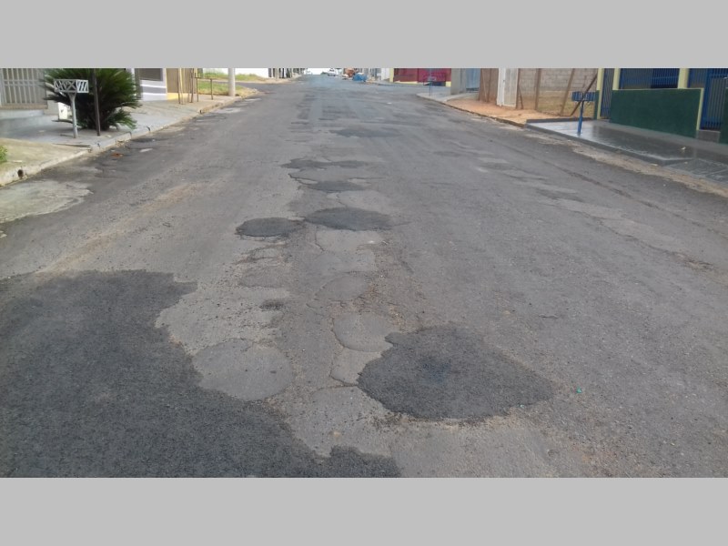 Zelando pela cidade: operação tapa-buraco.