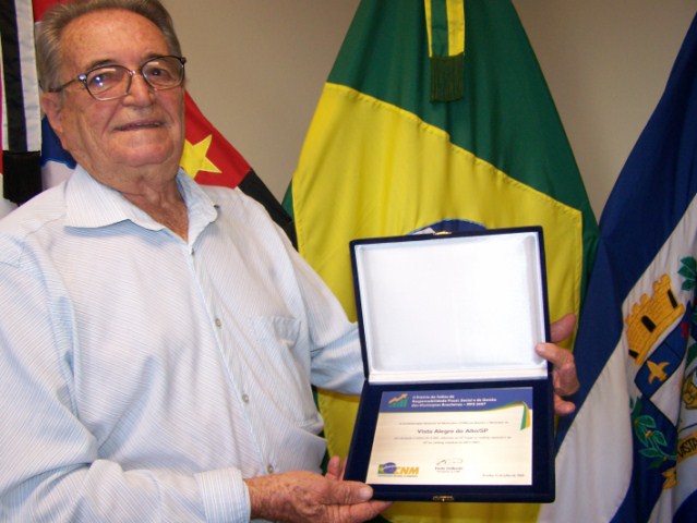 Vista Alegre recebe prêmio de gestão concedido pela CNM.