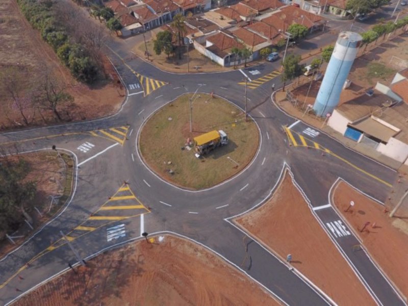 Anel viário está com asfalto pronto e sinalizado.