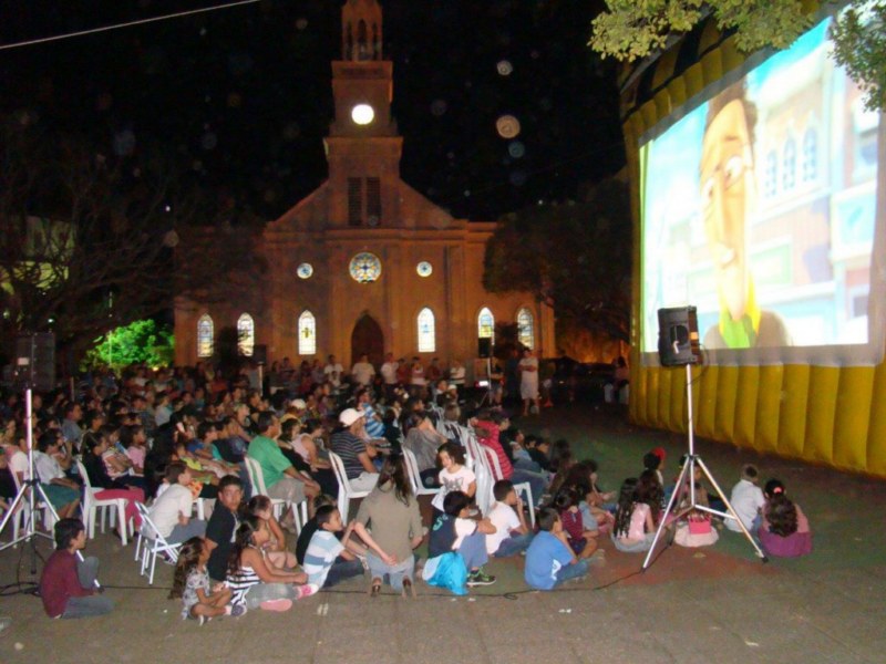 Projeto Cinema na Praça.
