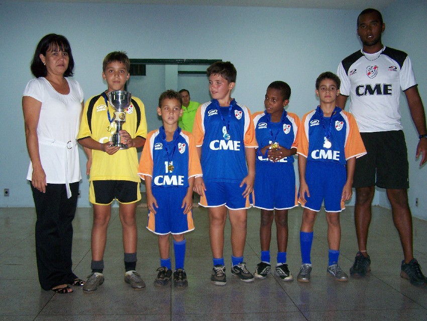 Vista Alegre promove campeonatos de futsal nas categorias menores.