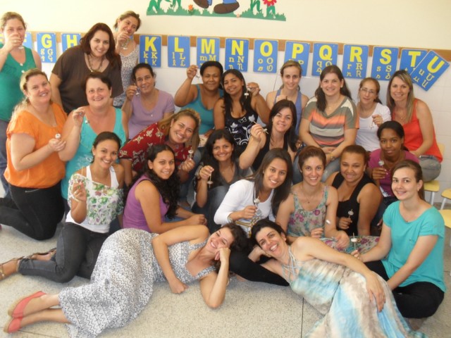 Almoço em comemoração ao Dia dos Professores marca o encerramento da Oficina “Caminhos da Oralidade: Brincadeiras, Parlendas e Cantigas” em Vista Alegre do Alto.