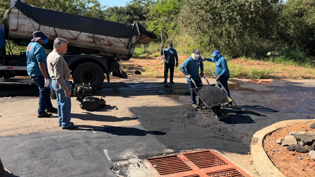 Equipes intensificam a recuperação das vias urbanas.