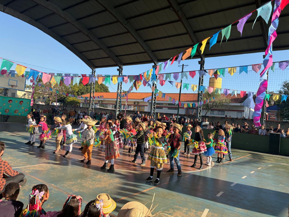 EMEI Aurélio Bettini e EMEIEF Irineu Julião celebram a tradição com grande Festa Junina.