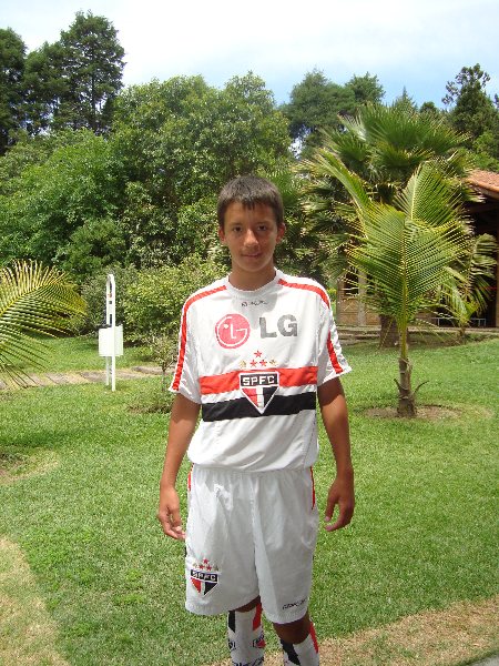 Escolinha revela atletas para o futebol.