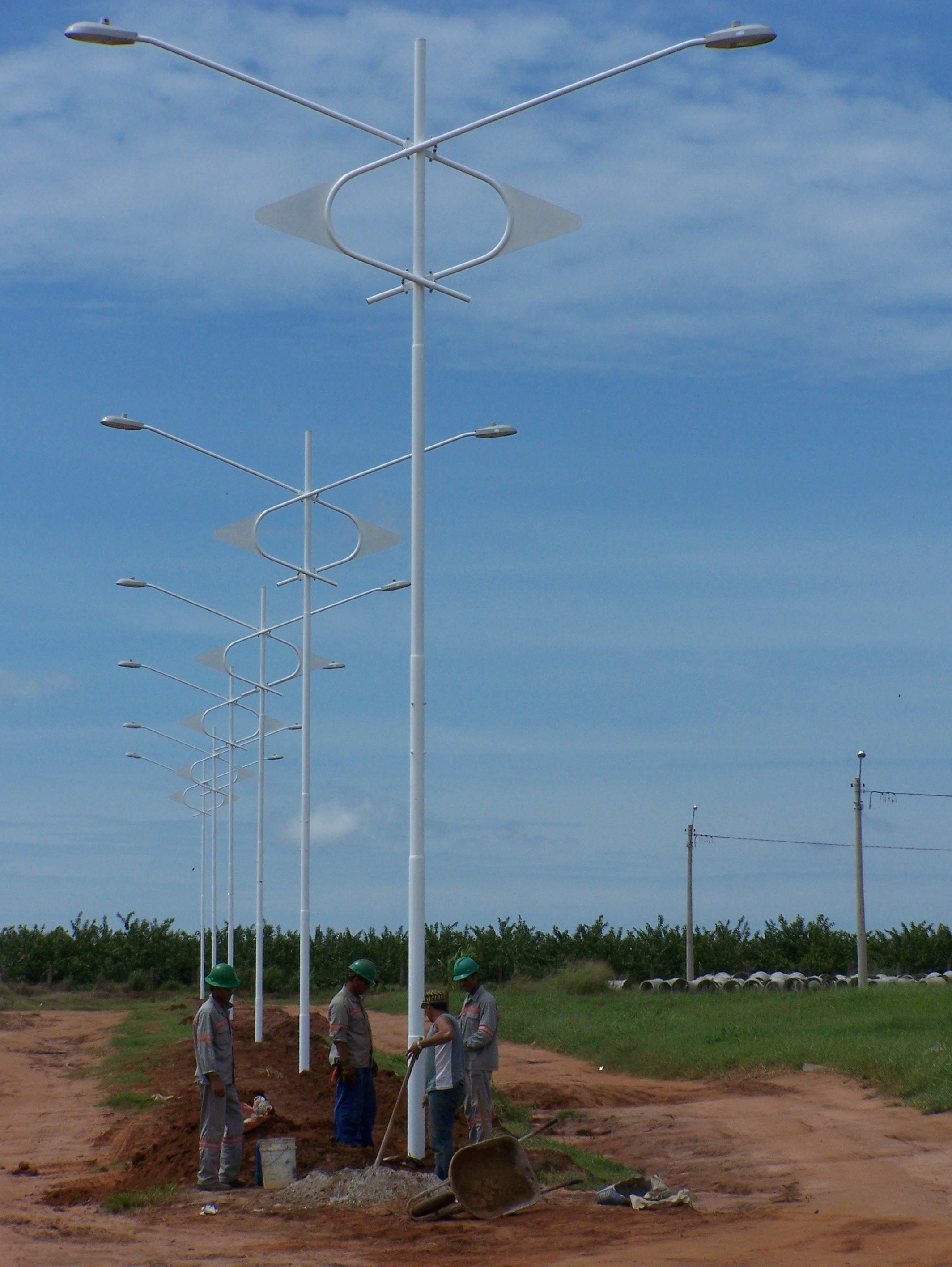 Prefeitura concluiu nova iluminação da cidade.