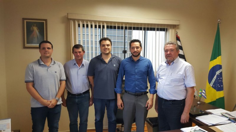 Luís Fiorani recebe a visita do deputado Marco Vinholi.
