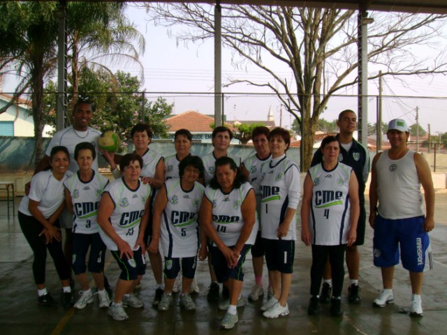 Terceira Idade de Vista Alegre vence torneio de vôlei feminino.