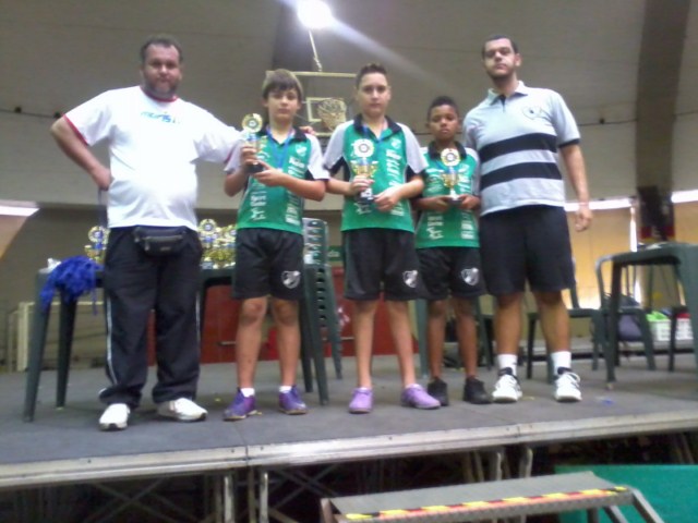 Alunos do tênis de mesa faturam cinco troféus no Sesc-Catanduva.
