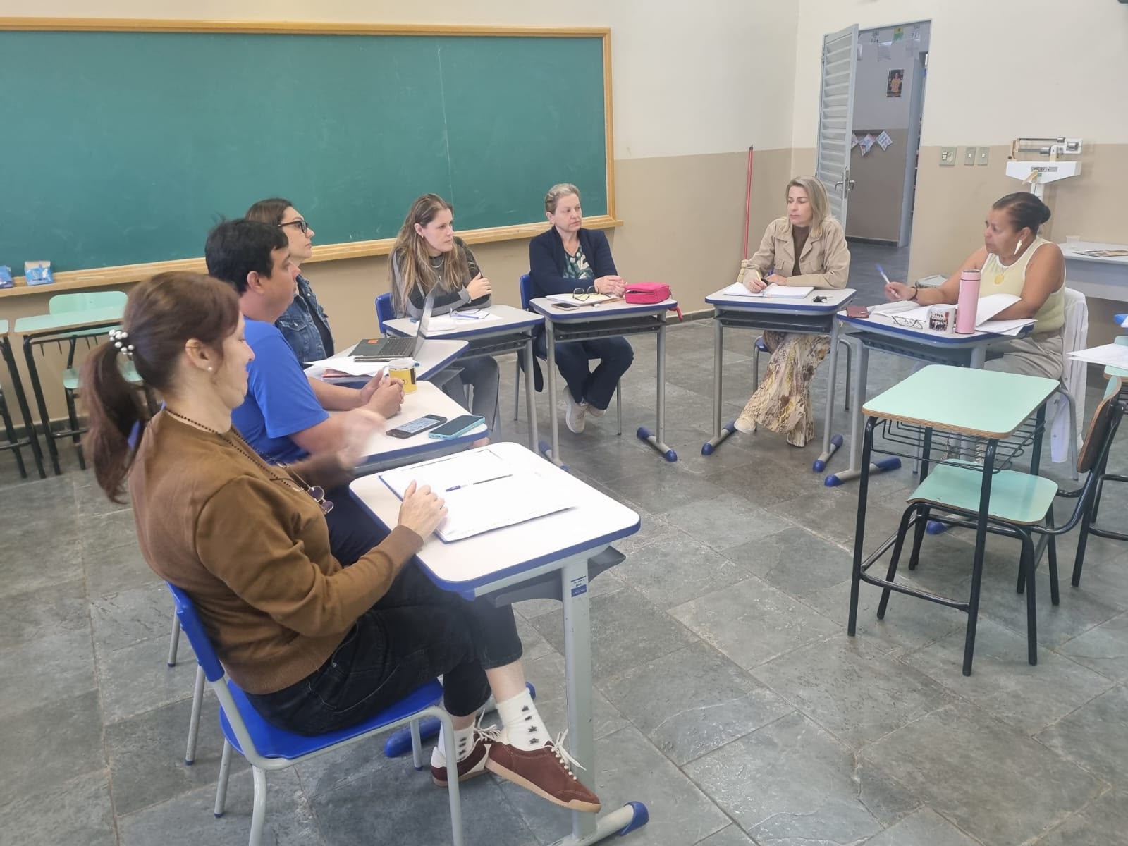 EMEIEF Irineu Julião realiza Conselho de Classe para avaliar avanços e planejar novas ações pedagógicas.