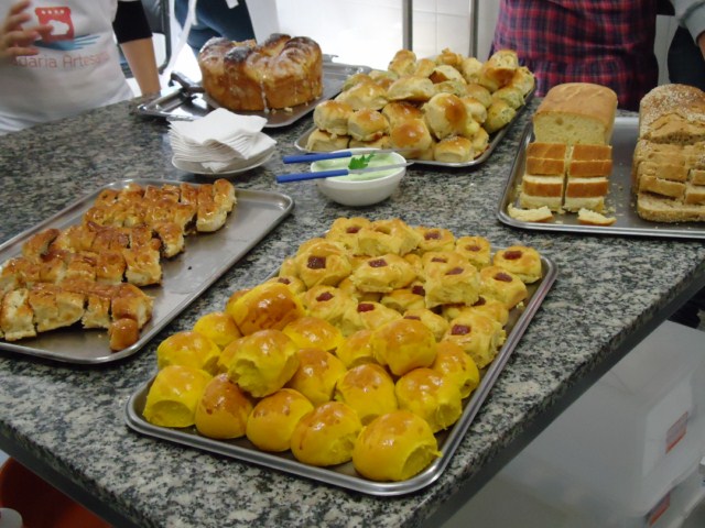 Funcionárias da Creche Coração de Jesus participam de Padaria Artesanal na capital.