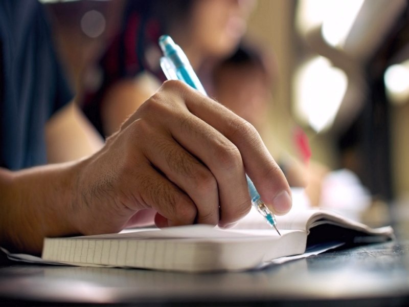 Prefeitura ajuda mais estudantes realizar o sonho de fazer faculdade.