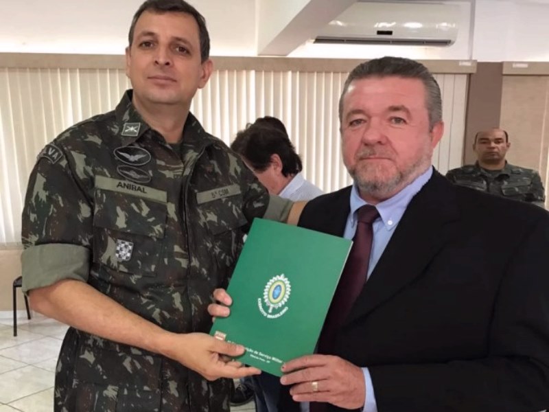 Luis Fiorani é empossado presidente da Junta Militar.