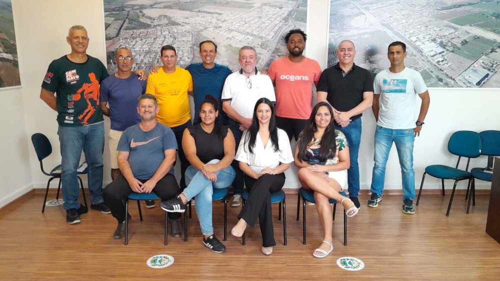 Prefeito Fiorani se reúne com equipe do Programa 100% Esporte e Turismo.
