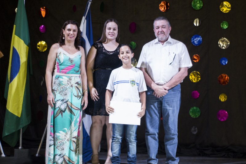 Escola Irineu Julião realiza formatura dos alunos da 5ª série.