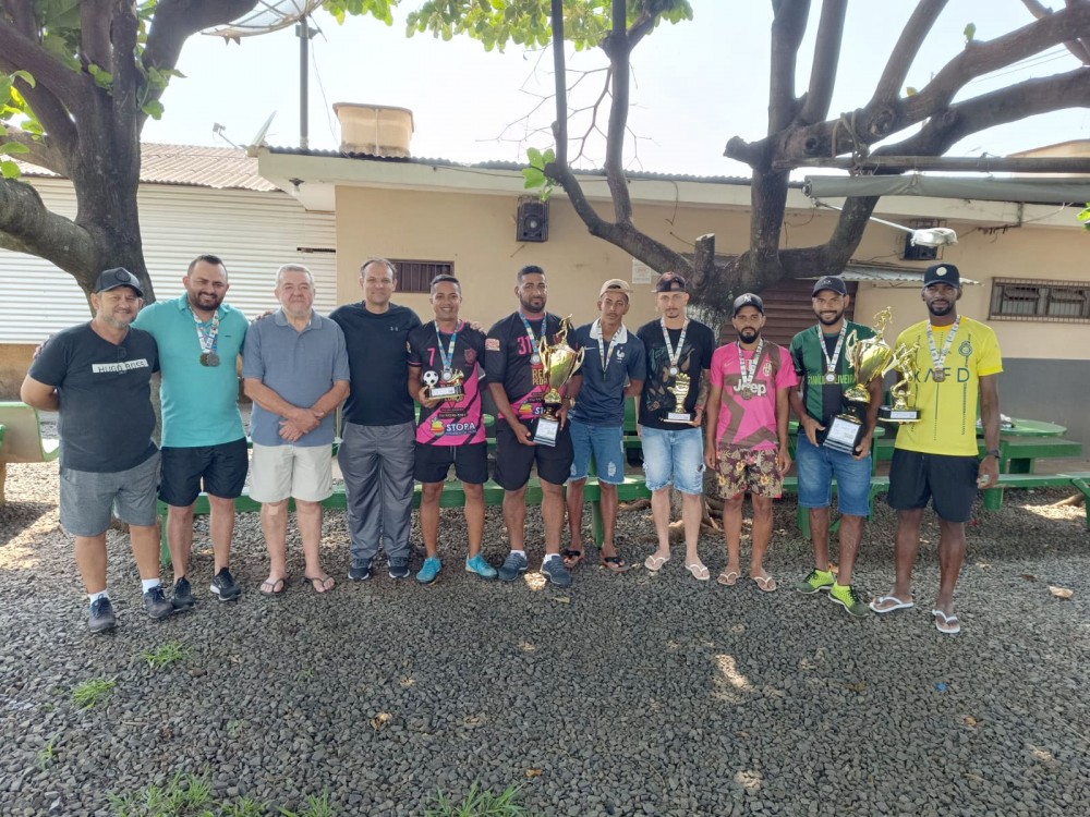 Prefeito participa da entrega da premiação do campeonato municipal de futebol.