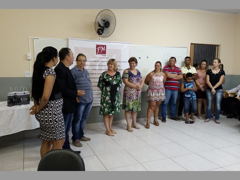 Cras finaliza mais dois cursos em Vista Alegre.