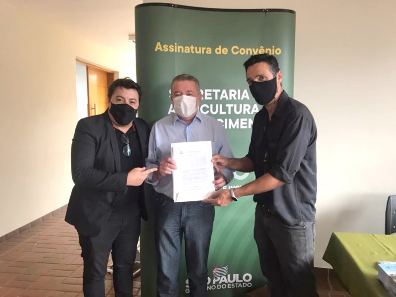 Fiorani assina convênio do Rotas Rurais.
