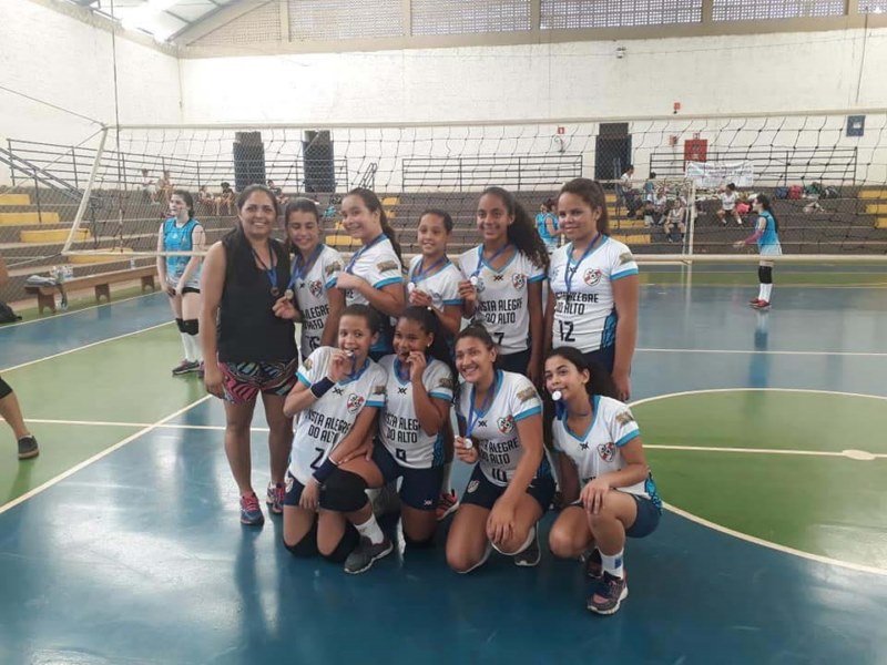 Vôlei feminino de Vista Alegre fica em 3º lugar em torneio sub-12.
