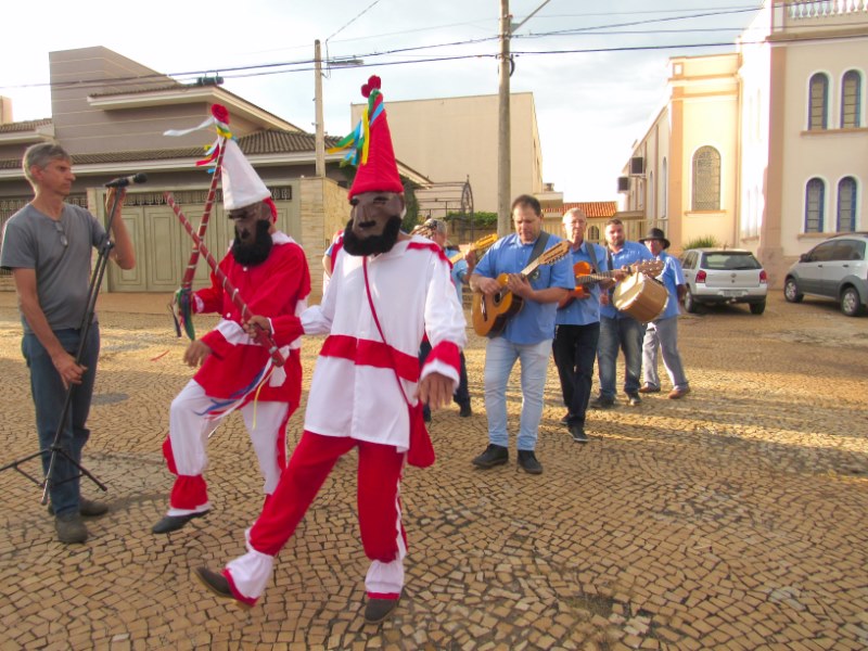 Vista Alegre mantém viva a tradição da Folia de Reis.