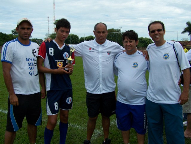 Olheiro do São Paulo acompanha torneio de futebol em Vista Alegre.