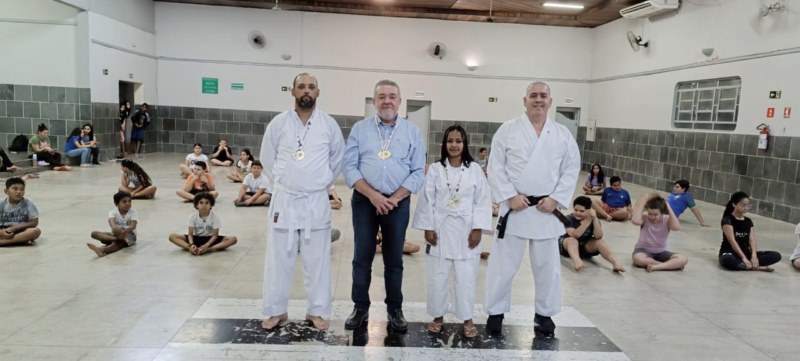 Karatê de Vista Alegre brilha em sua primeira competição.
